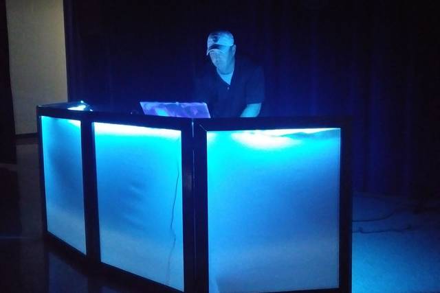 DJ