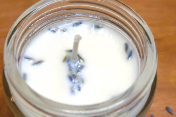 LAVENDER SOY CANDLE
This all natural Soy Candle will relax and unwind you with its calming scent of Lavender.
This candle is packaged in a 3.28 oz (100ml) glass jar that is dishwasher and food safe and can be recycled once the candle has been used. The dimension are: Diameter: 2 3/8