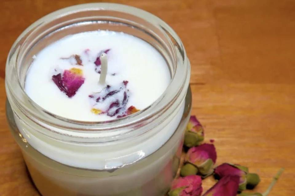 ROSE PETALS SOY CANDLE
This all natural Soy Candle is scented with the timeless scent of Roses.
This candle is packaged in a 3.28 oz (100ml) glass jar that is dishwasher and food safe and can be recycled once the candle has been used. The dimension are: Diameter: 2 3/8