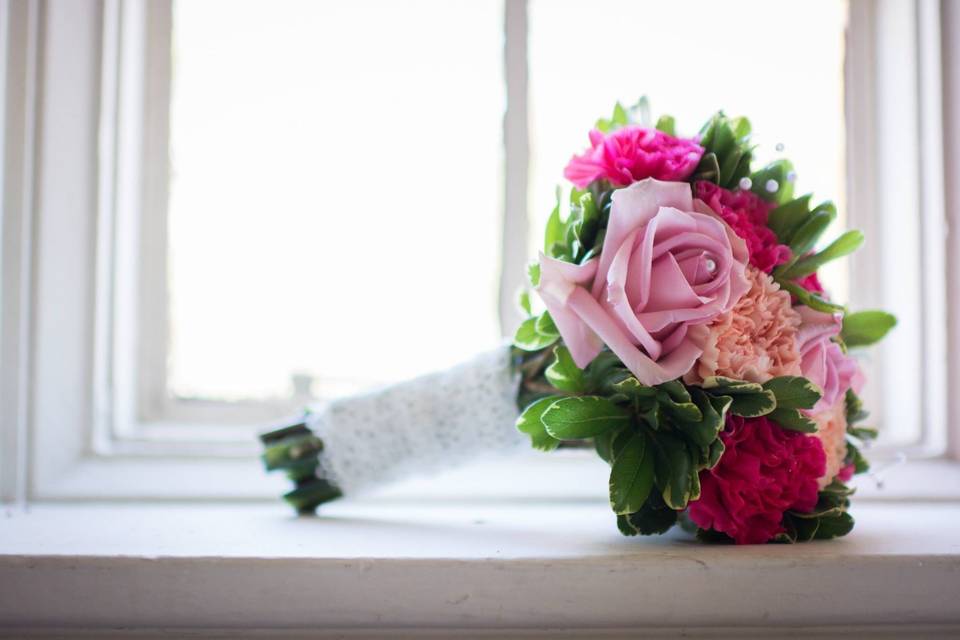 A lone bouquet by the window