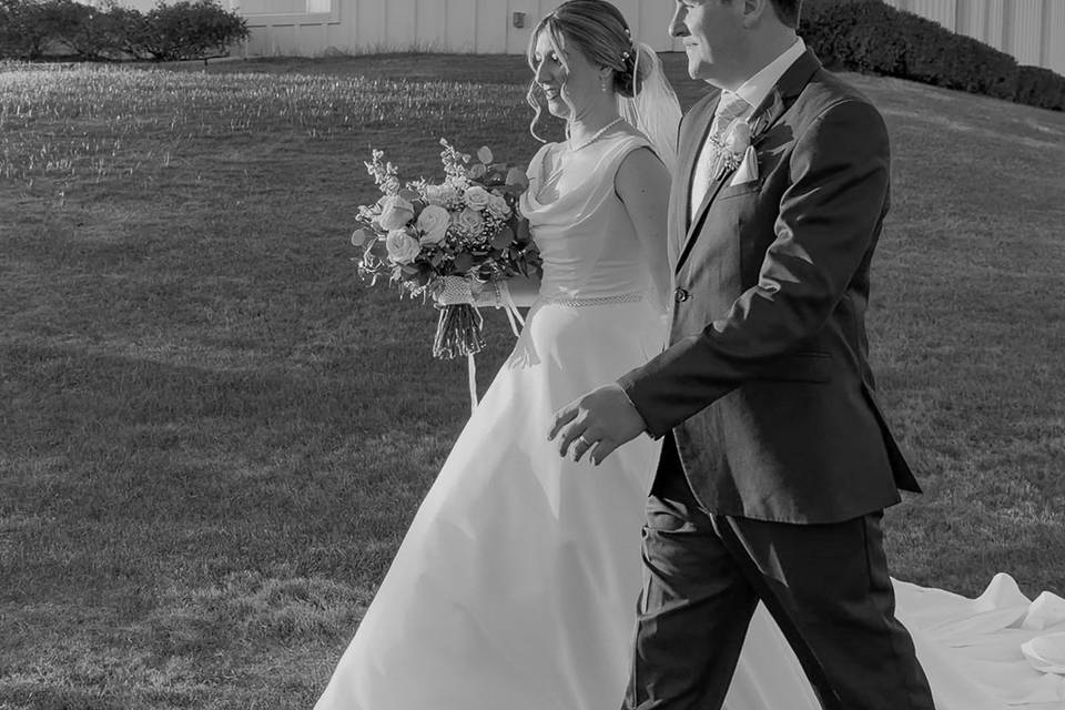 CANDID COUPLE PHOTO