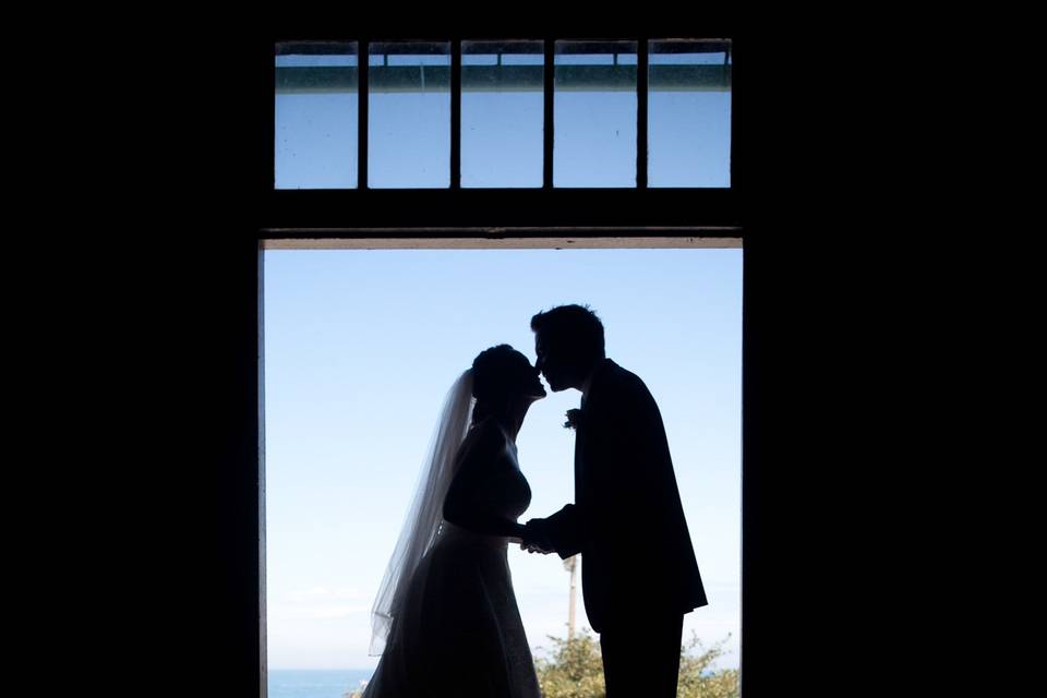 Silhouette kiss Promontory
