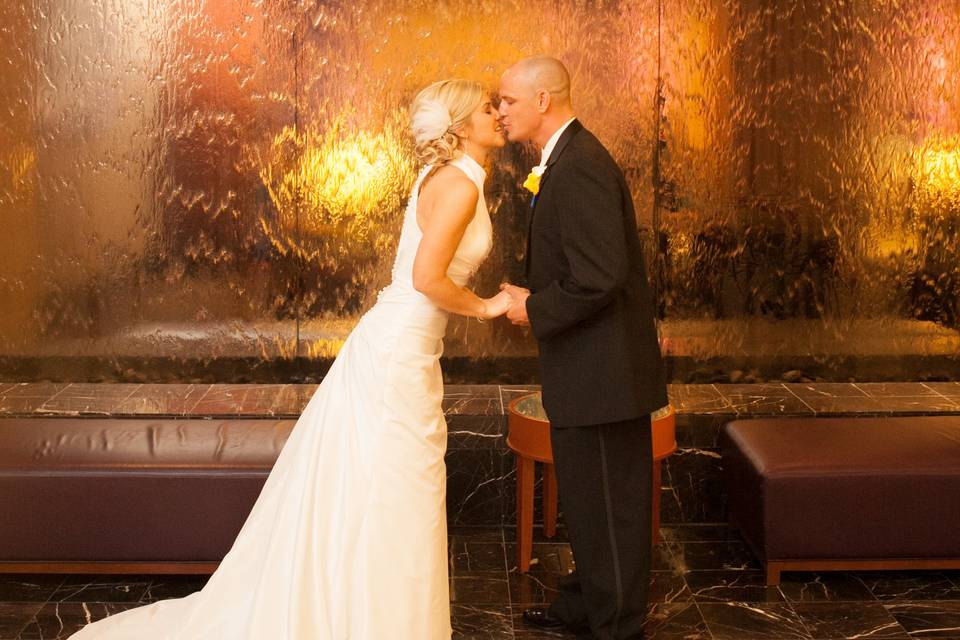 Kiss at the lobby fountain
