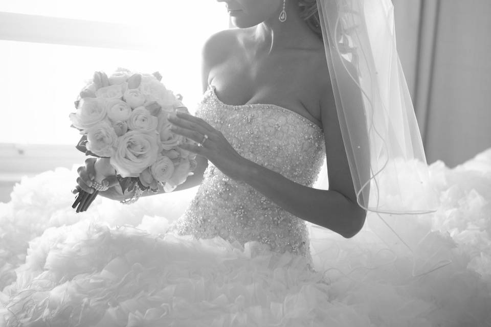 Black & white bride flowers