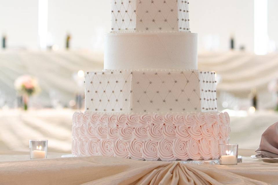 Modern decorate wedding cake