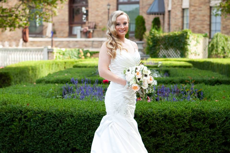 Hotel Baker Bride in garden