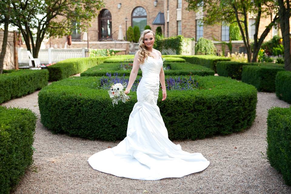 Hotel Baker Bride in garden