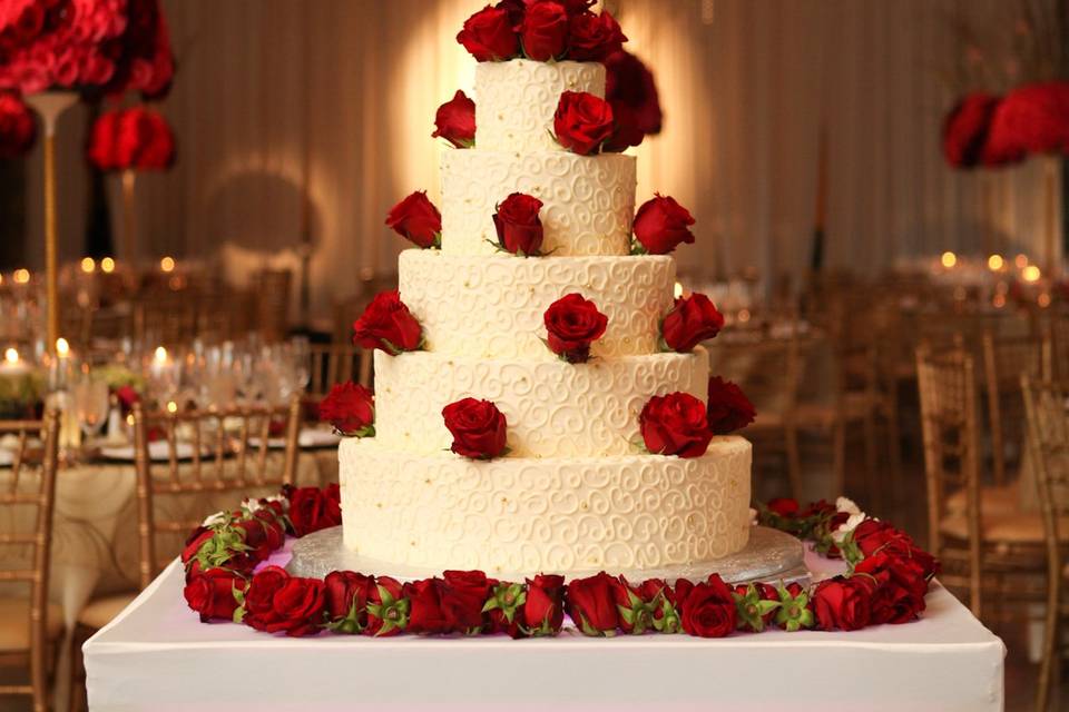 Roses on buttercream cake
