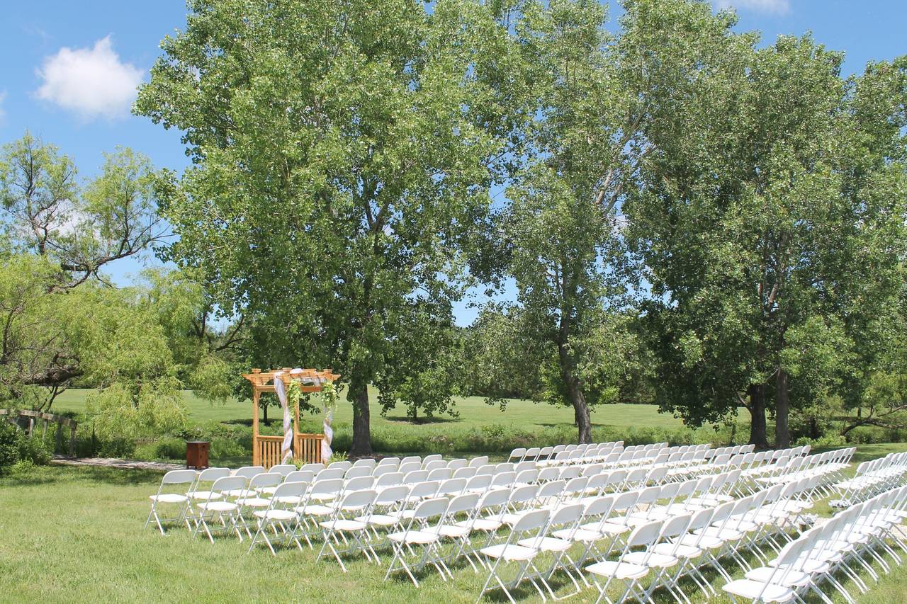 Dyck Arboretum Of The Plains Park And Outdoor Weddings Hesston Ks Weddingwire 