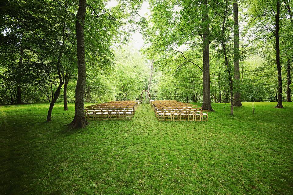Natural Wooden Folding Chairs
Photo provided by Elle Michelle Photagraphy