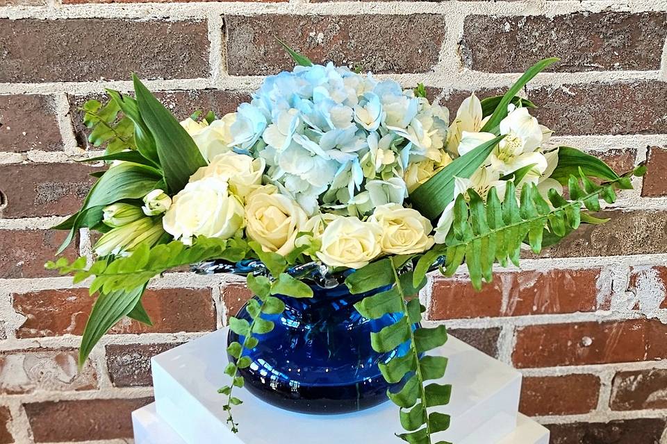 Blue Vase Centerpiece.jpg