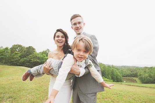 Happy family | Photographer - Crystal George Studios