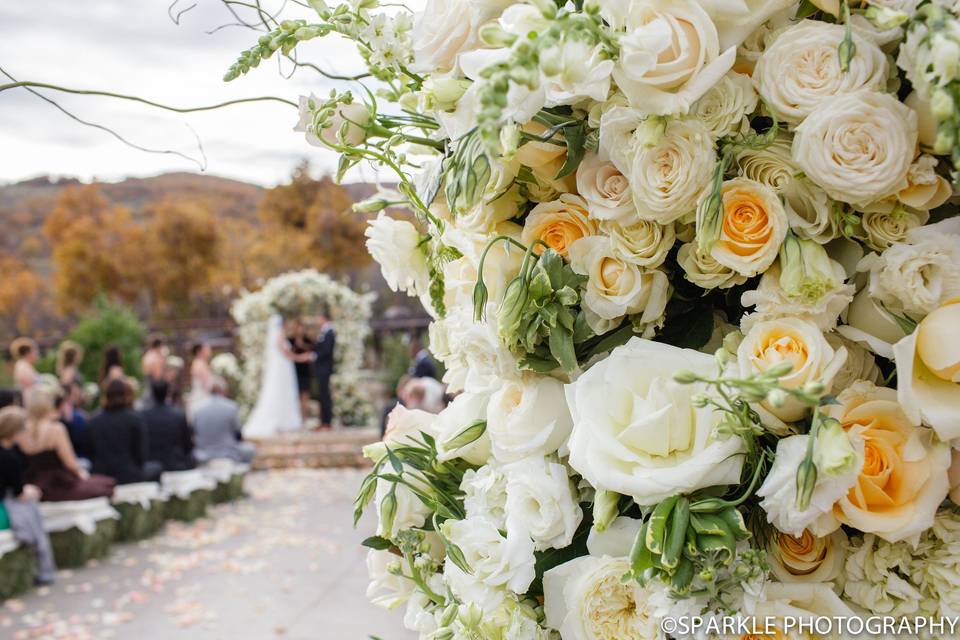 Blue Sky Ranch, Wanship, Utah
Photography by Sparkle Photography, Florals by Silver Cricket