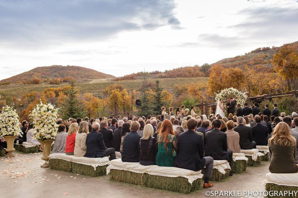 Blue Sky Ranch, Wanship, Utah
Photography by Sparkle Photography, Florals by Silver Cricket