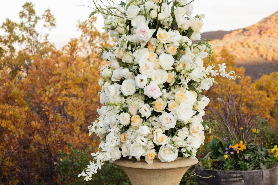 Blue Sky Ranch, Wanship, Utah
Photography by Sparkle Photography, Florals by Silver Cricket