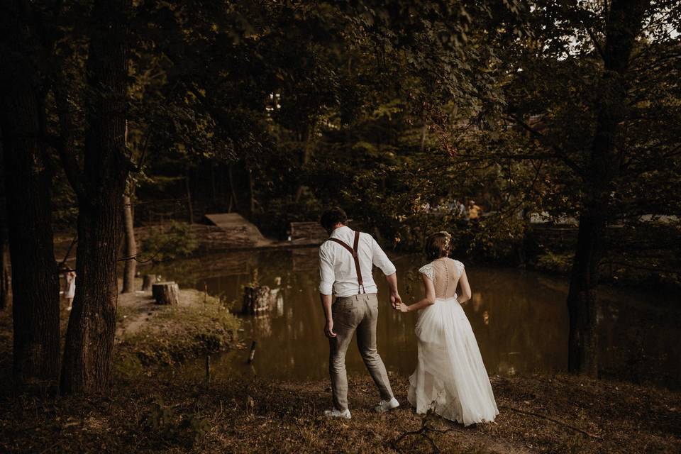 After their rustic outdoor ceremony, we went on a little hike inside the surrounding forest.