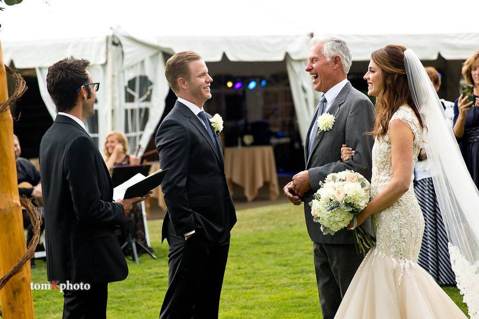 Groom meets the parent of the bride | tomKphoto