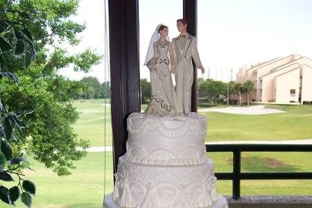 4-tier wedding cake with wedding figurines