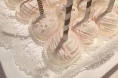 Cake pops in white