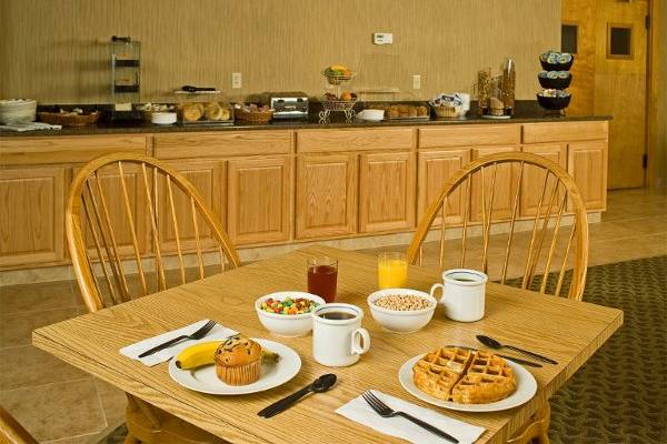 Complimentary Deluxe Continental Breakfast with Homemade Waffles!