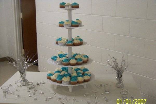 Cupcake Stand doen by Cheyenne with Cake Delisioso! She was awesome!