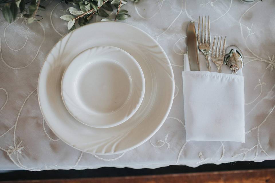 Example of cutlery and plates