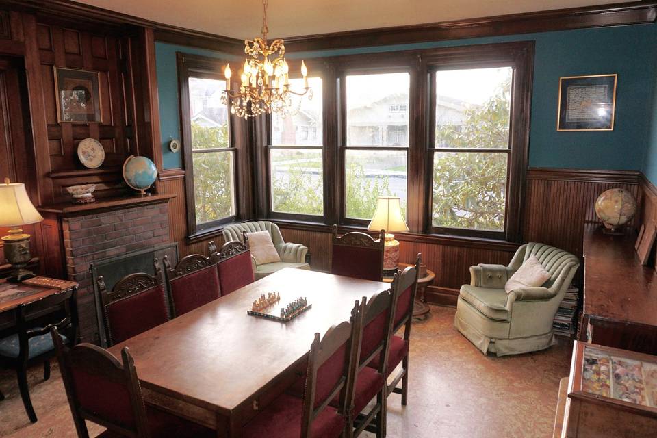 Weller House library, convenient for small informal receptions (ground floor)