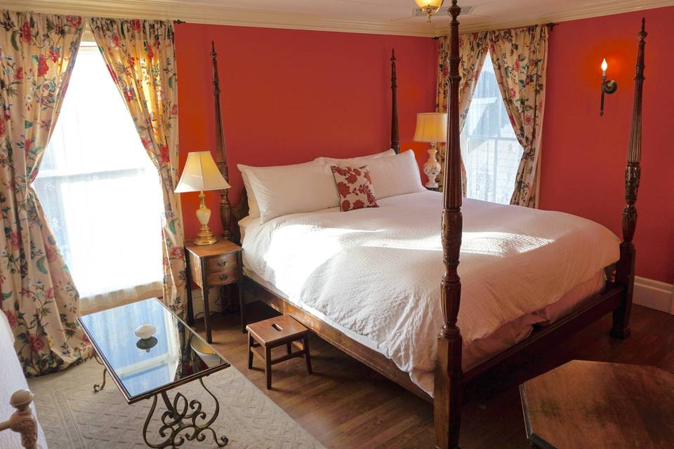 Weller House Aqua room with 1 king and 1 twin bed, and double jacuzzi