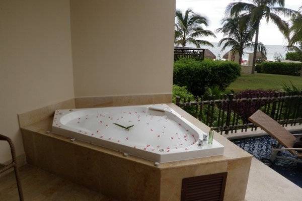 your patio jacuzzi.  flowers included