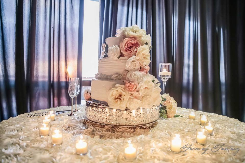 Wedding cake - Faces of Fantasy Photography
