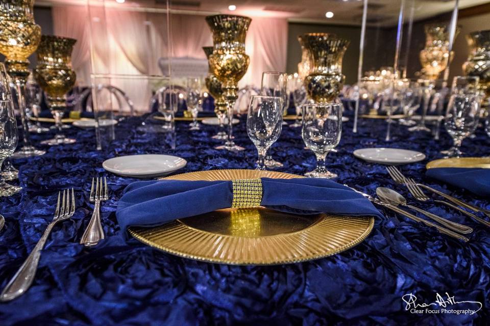 Royal & gold tablescape