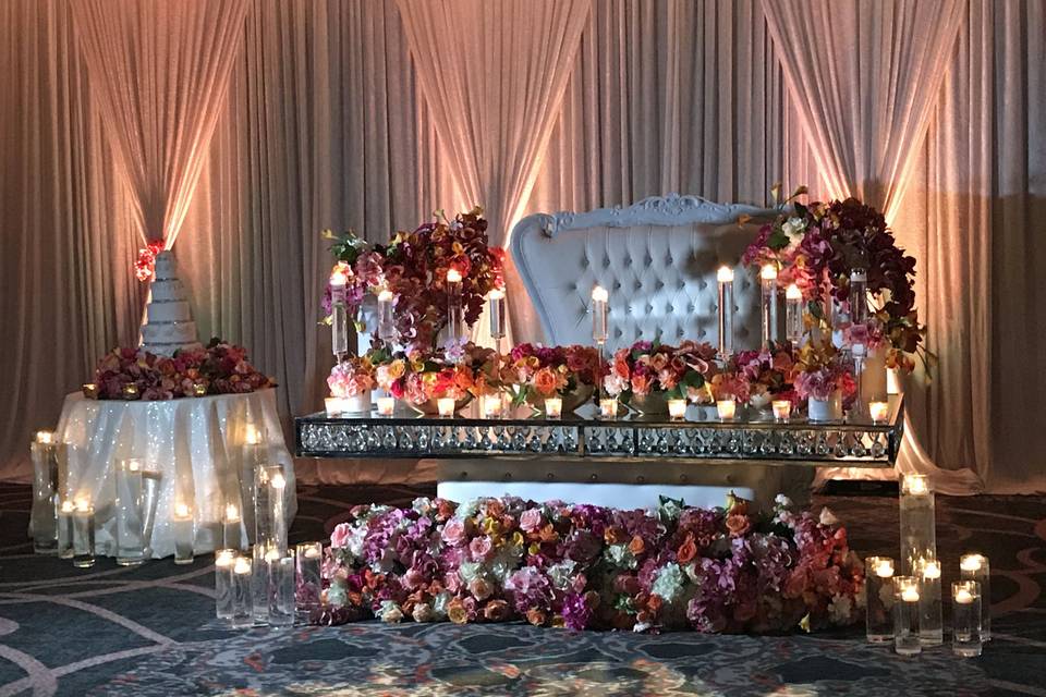Floral-sweetheart-table