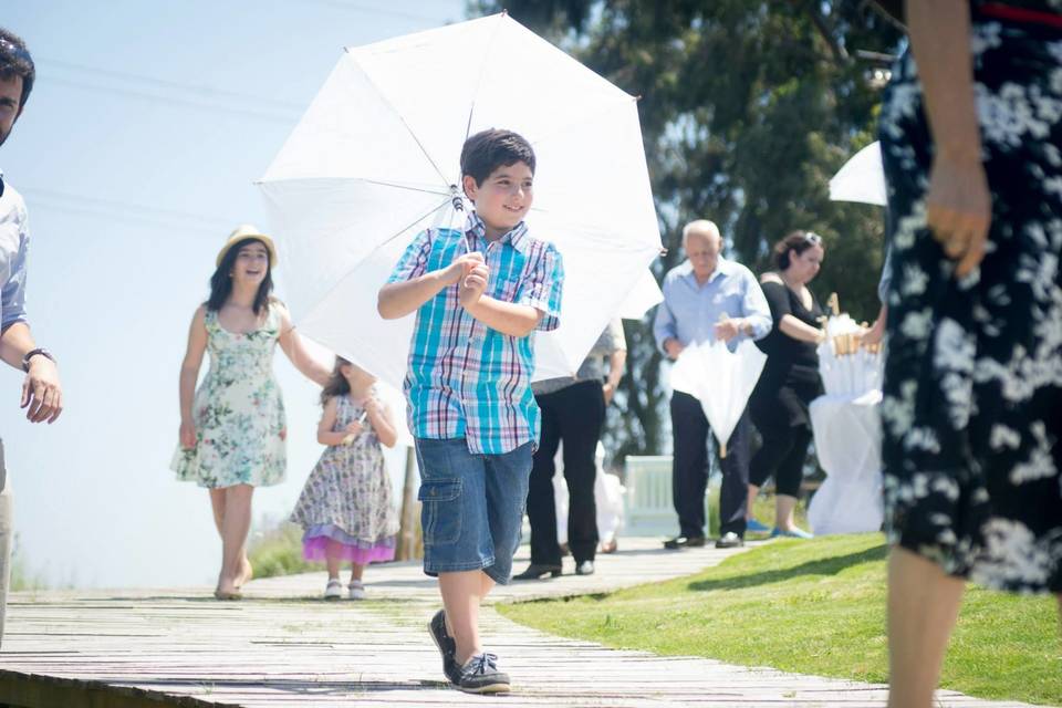Young wedding guest protected from the summer sun