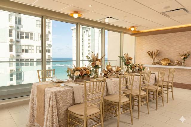 Imperial table decor