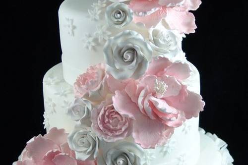 Wedding cake with pink roses