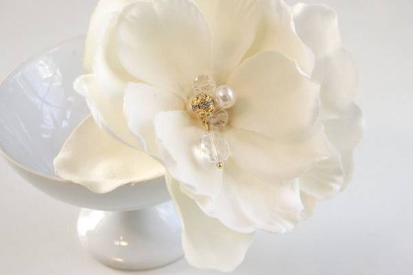 Large blossom Magnolia with crystal glass and gold rhinestone beaded center.
