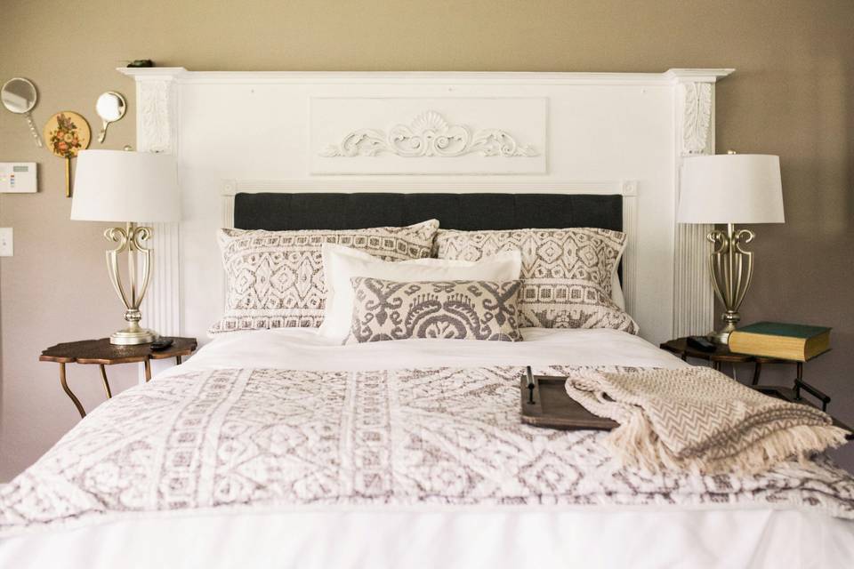 Master suite in farmhouse | @JennaBorstPhotography