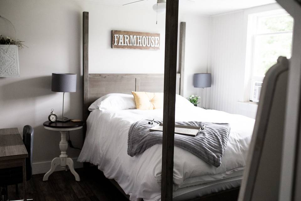 Upstairs bedrooms | @JennaBorstPhotography