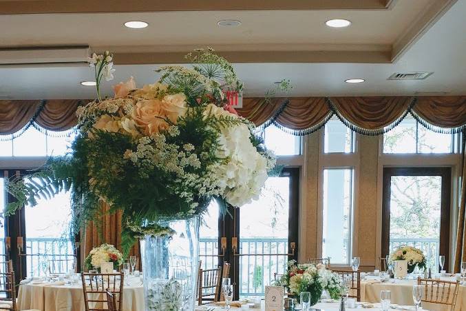 Tall and low centerpieces