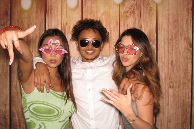 Djandphotoboothfl.com