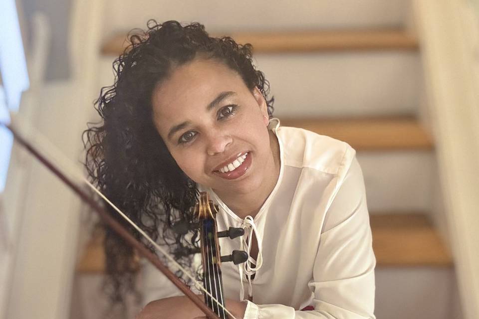 Yalira Walker - Elegant Fiddle