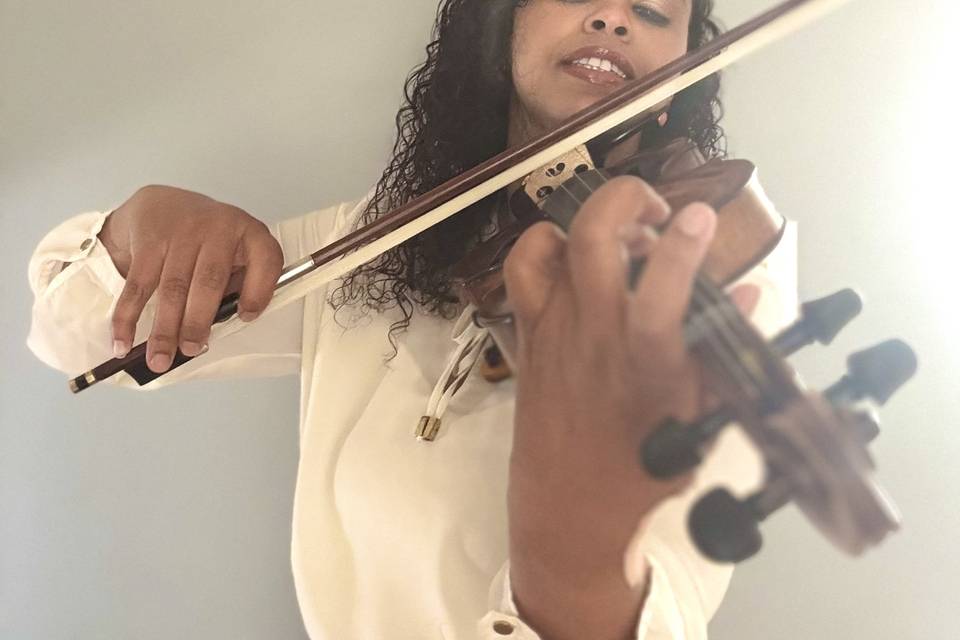 Yalira Walker - Elegant Fiddle