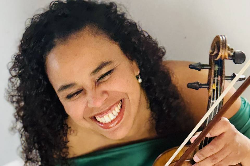 Yalira Walker - Elegant Fiddle