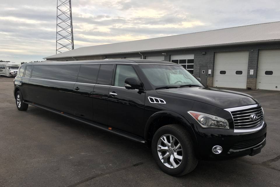 22 passenger 2016 Infiniti qx80