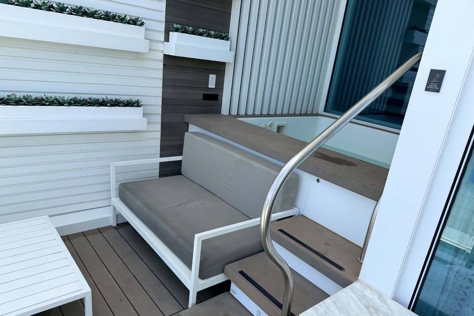 Outdoor pool Cabin Balcony