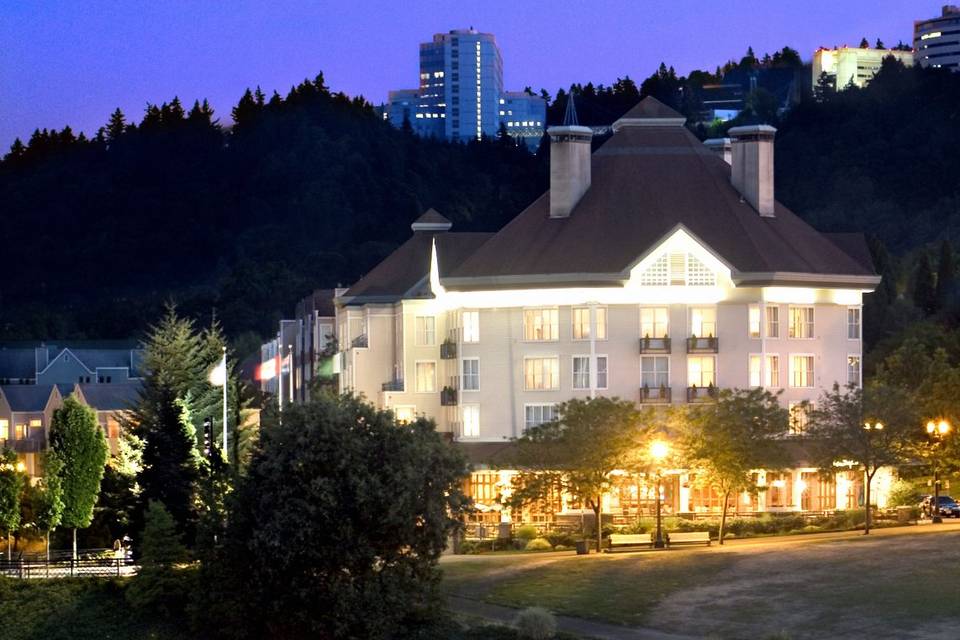 RiverPlace Hotel at night