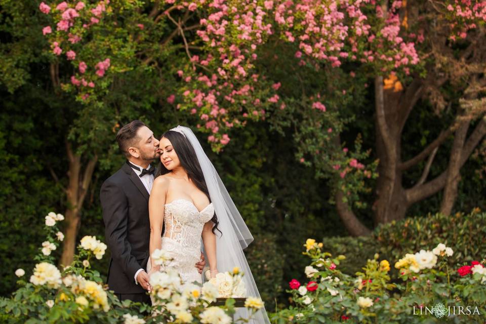 The newlyweds in the gardens