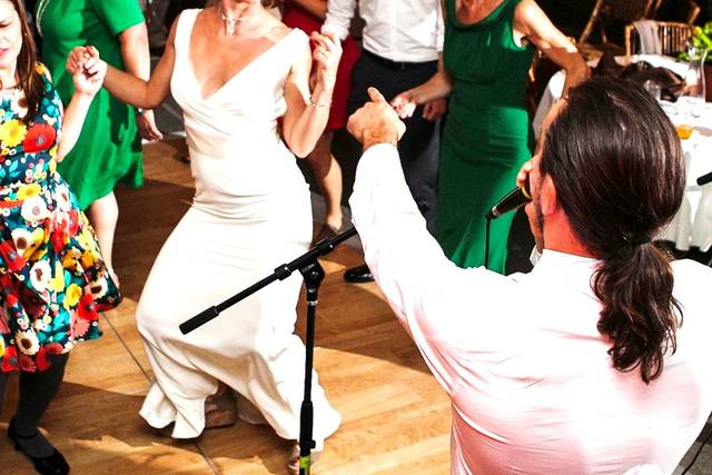 Groom, singing his favorite song to his sweetie!