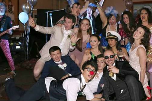 Aqua-Nets bring the party!