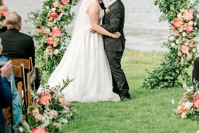 Floral Hoop Arch and Aisle
